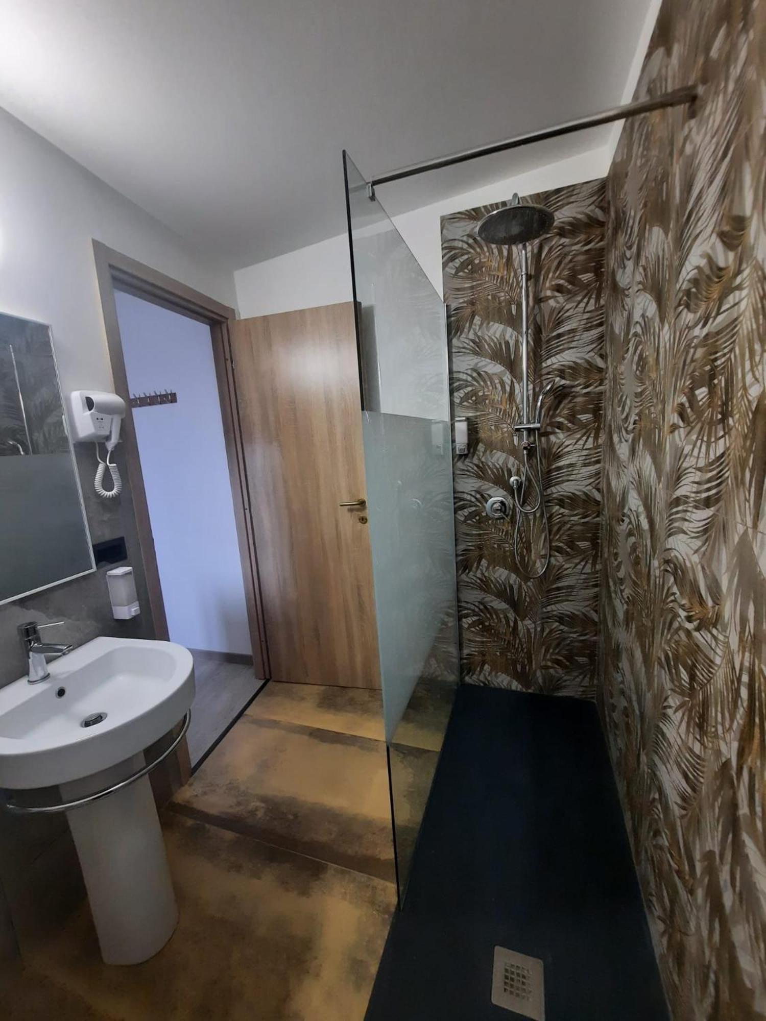 Апартаменты Viccinella House Capranica Экстерьер фото